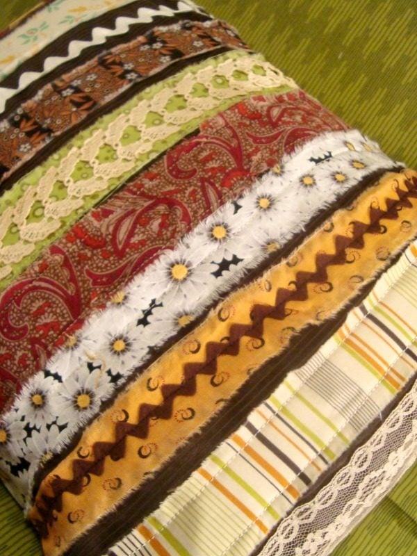 Refresh Your Home with These Summer Pillow Sewing Ideas (free patterns) 3 Refresh Your Home with These Summer Pillow Sewing Ideas (free patterns) 2