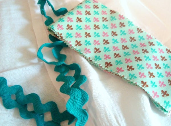 Cutesy up your Kitchen Towels Tutorial 3 cutesy up your kitchen towell tutorial |easy sewing project | patchworkposse