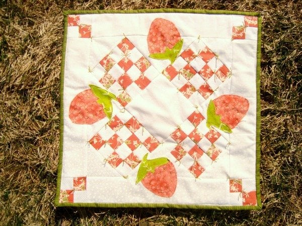 Strawberry Patch Table Topper Quilt {52 UFO Quilt Block Pick Up}