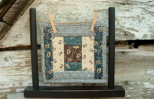 miniature quilt and hanger 