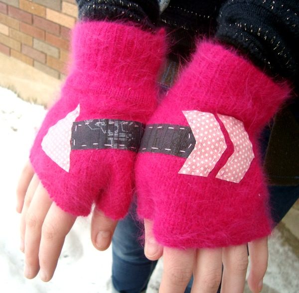 fingerless gloves pattern - make them custom sized! PatchworkPosse #freepattern #winter #textinggloves