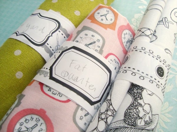 How to Fold Fabric For Storage 2 organize your fabric with fabric bundle warp printables 3 designs | patchworkposse #printable #fatquarter