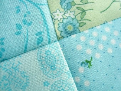 Learn how to aviod speed bumps in quilts- nesting seams, pins and other tricks. | patchwork posse #sewing #quilting