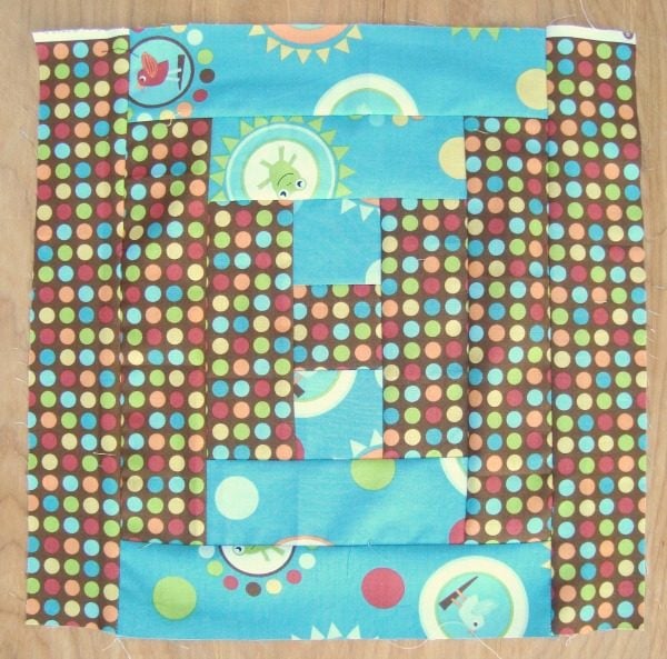 16 12-Inch Quilt Block Patterns to Make for Free 6 courthouse steps quilt block tutorial | patchworkposse #quiltblock #freepattern
