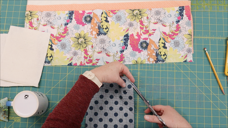 Casserole Quilted Hot Pad Pattern Free 6 trim the curved edge