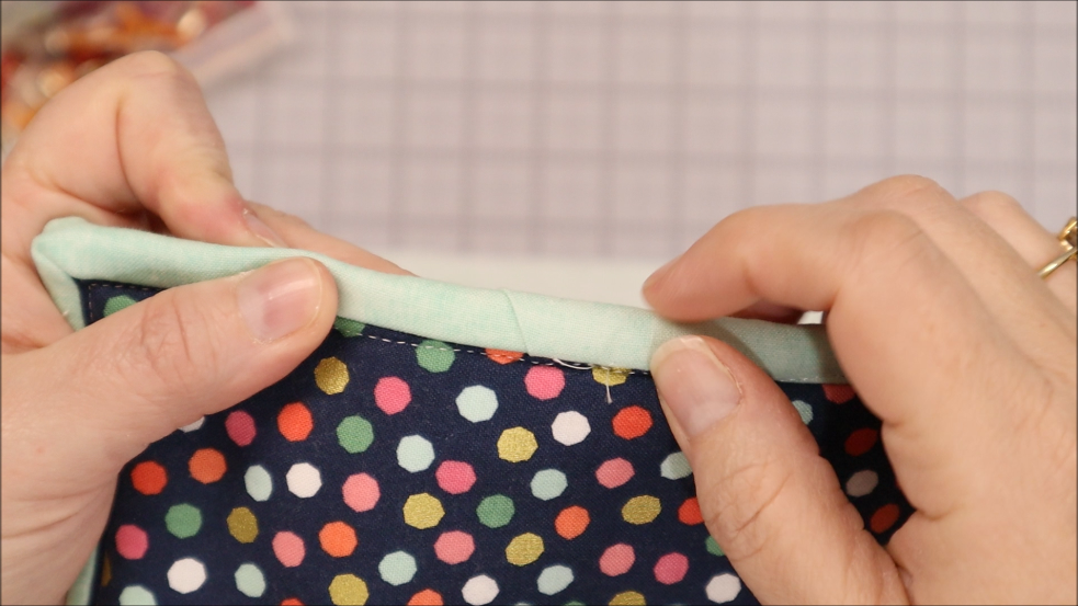 How to Join the Ends of Binding - quick and easy! 2 Easy to do join the ends of the binding