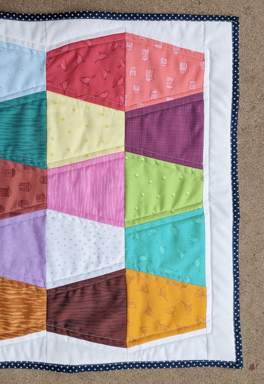 Tumbler Table Runner Pattern (free) - Patchwork Posse
