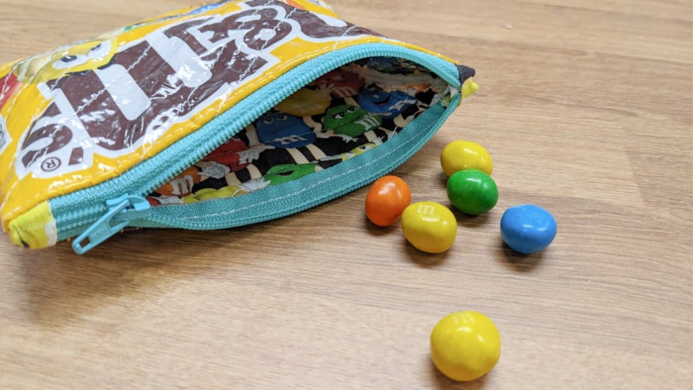 How to Sew a Zipper Pouch with Candy Wrapper 34