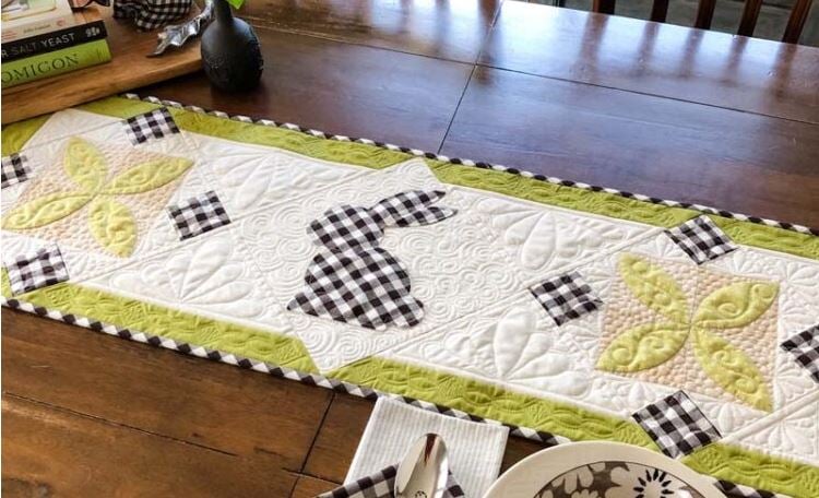 Easy Spring Table Runner Patterns You Can Sew in a Day - Patchwork Posse